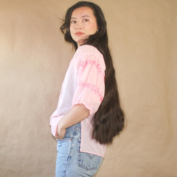 (58) vtg 1970s embroidered pink hippie blouse - Picture 3 of 4